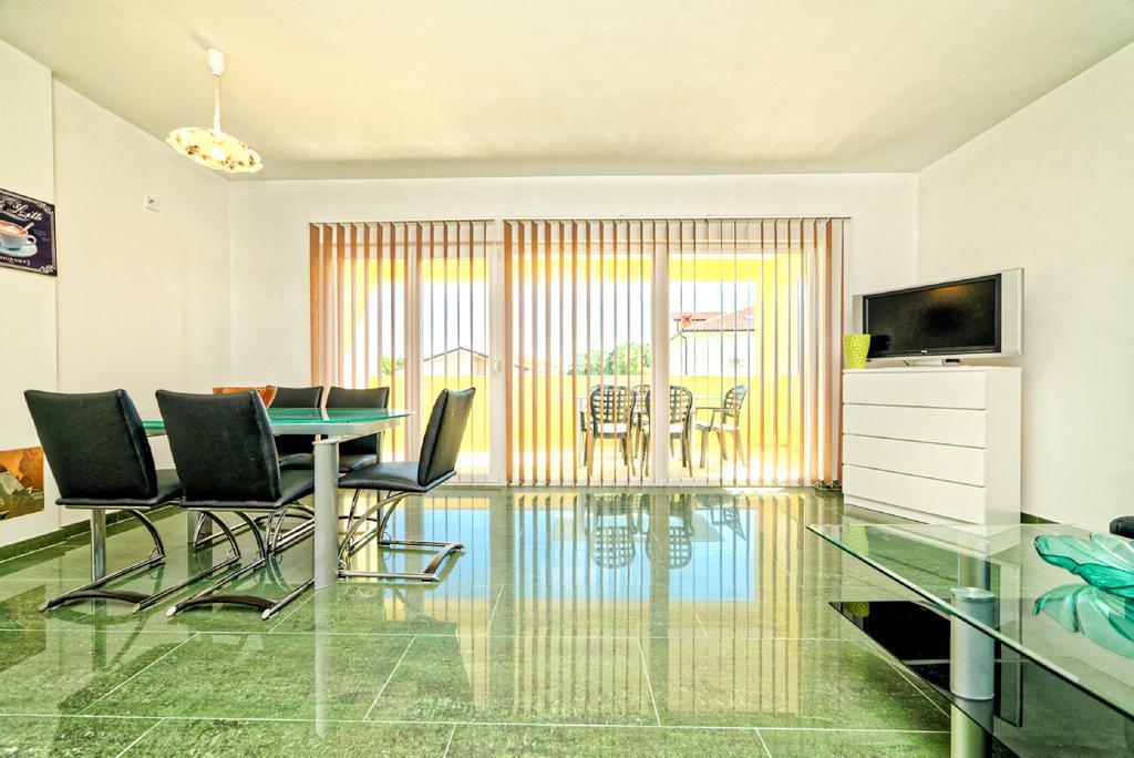 Apartment Una 2 Pula Bagian luar foto
