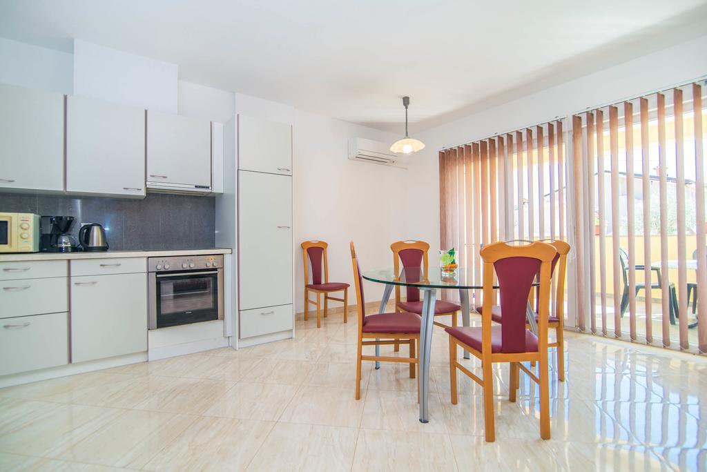 Apartment Una 2 Pula Bagian luar foto