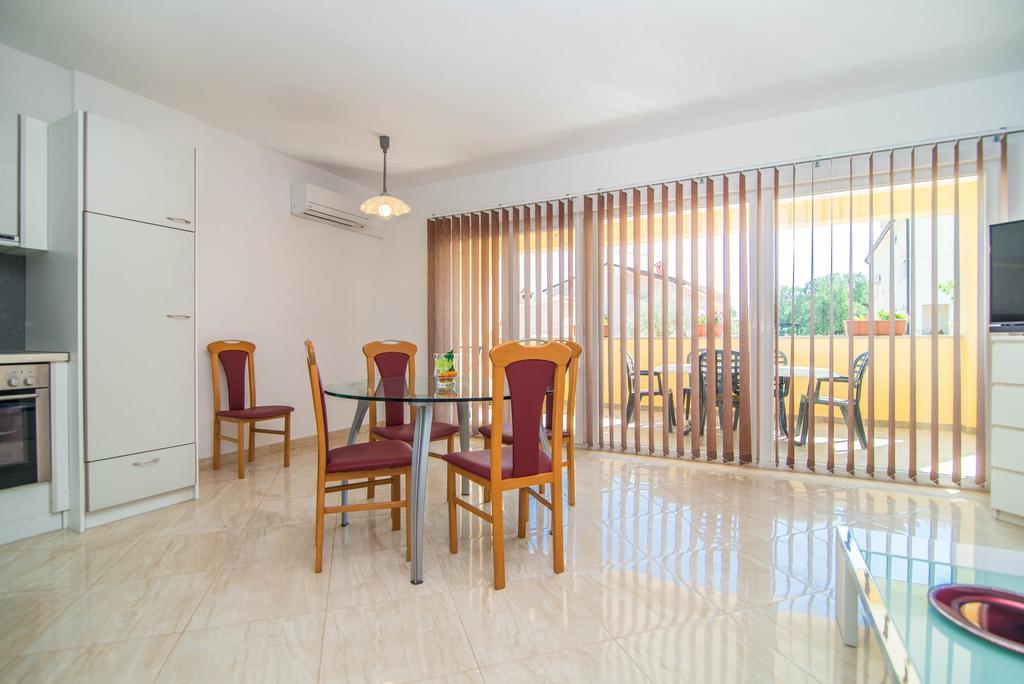 Apartment Una 2 Pula Bagian luar foto